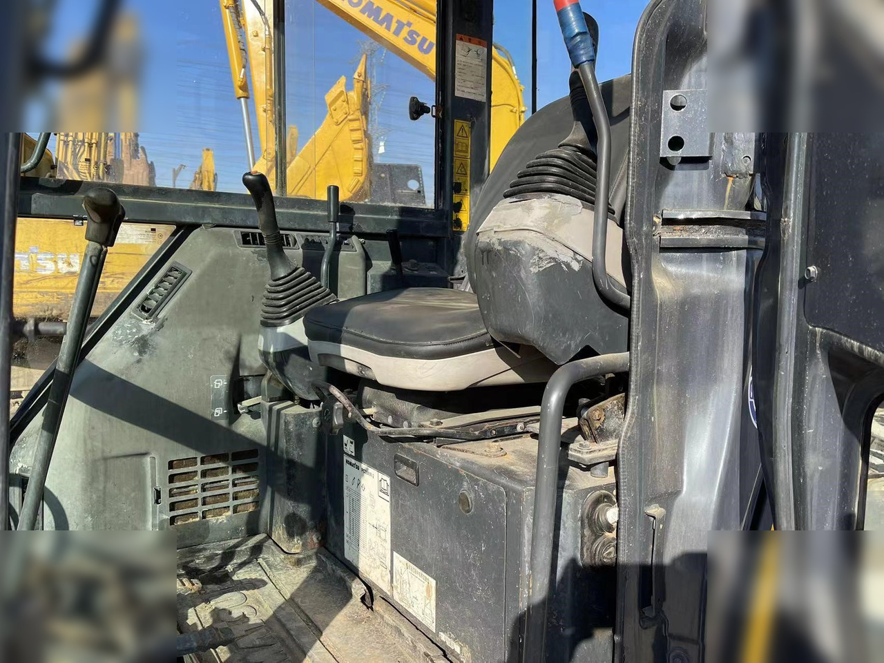 KOMATSU PC35MR-2 - 미니 굴삭기 : 사진 3 KOMATSU PC35MR-2 - 미니 굴삭기 : 사진 3