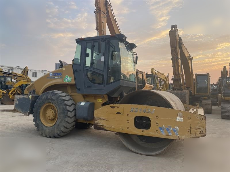 XCMG XS143J - 롤러 : 사진 1 XCMG XS143J - 롤러 : 사진 1