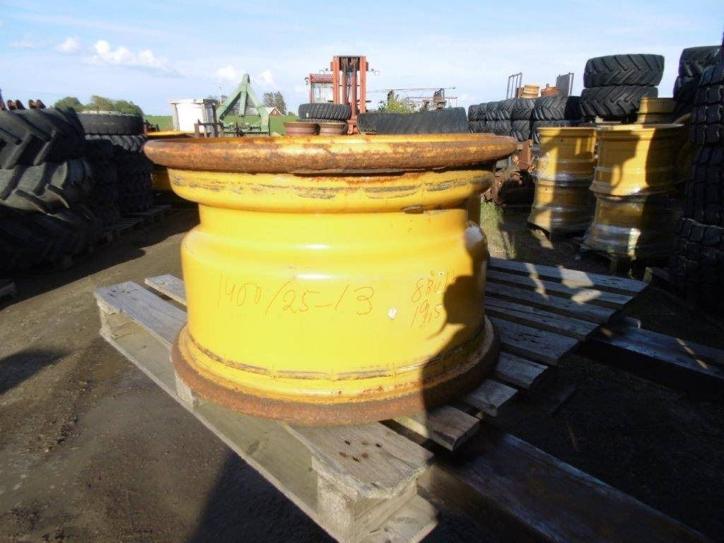 Fälgar 4 st 14.00/25-13 8 bult 19,5 centrumhål - 림 건설기계 용 : 사진 2 Fälgar 4 st 14.00/25-13 8 bult 19,5 centrumhål - 림 건설기계 용 : 사진 2