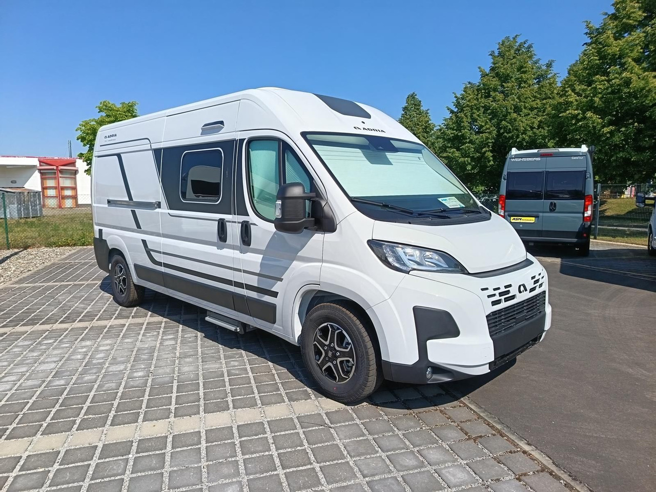 Adria Twin Twin 600 SPB Family*SAFETY+STYLE*DAB*SOFORT - 캠핑 밴 : 사진 2 Adria Twin Twin 600 SPB Family*SAFETY+STYLE*DAB*SOFORT - 캠핑 밴 : 사진 2
