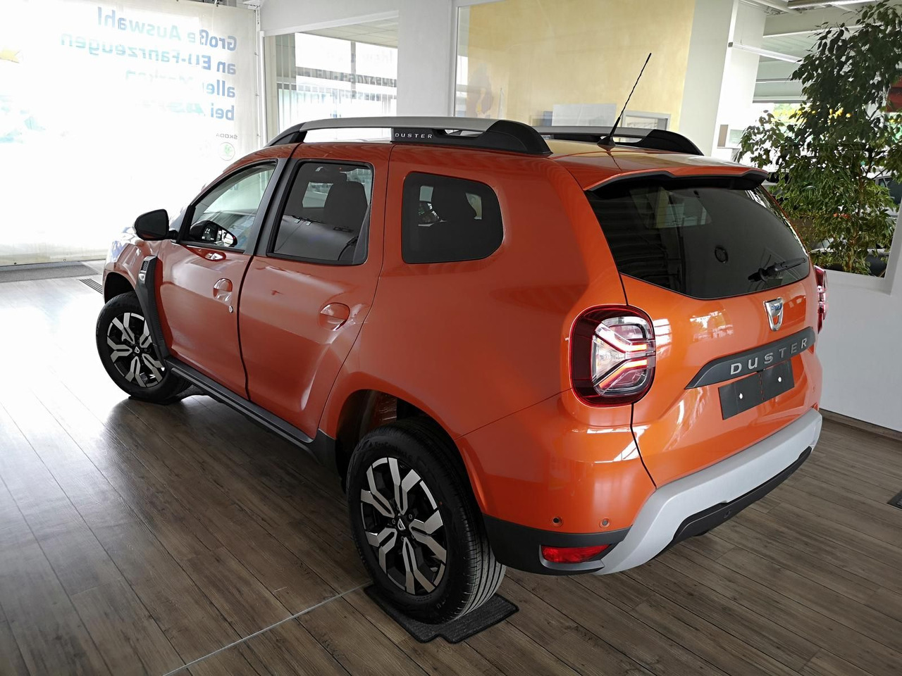 Dacia Duster Prestige Tce 130*KLIMA*SHZ*R-KAM*DAB*NAVI - SUV : 사진 4 Dacia Duster Prestige Tce 130*KLIMA*SHZ*R-KAM*DAB*NAVI - SUV : 사진 4