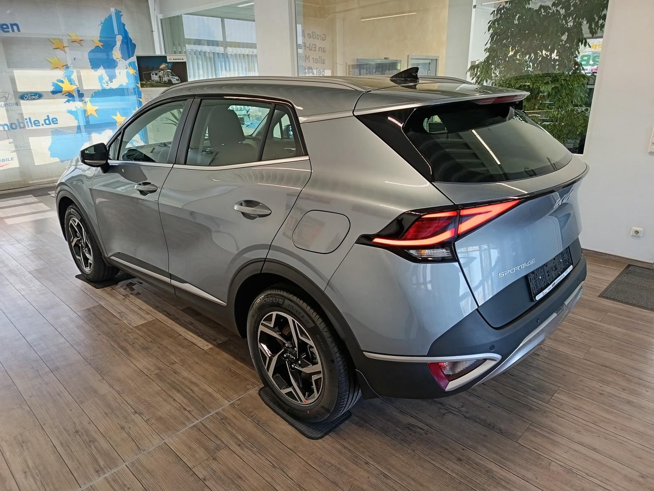 Kia Sportage 1.6 T-GDI DCT Vision*NAVI*LED*R-KAM*DAB - SUV : 사진 4 Kia Sportage 1.6 T-GDI DCT Vision*NAVI*LED*R-KAM*DAB - SUV : 사진 4