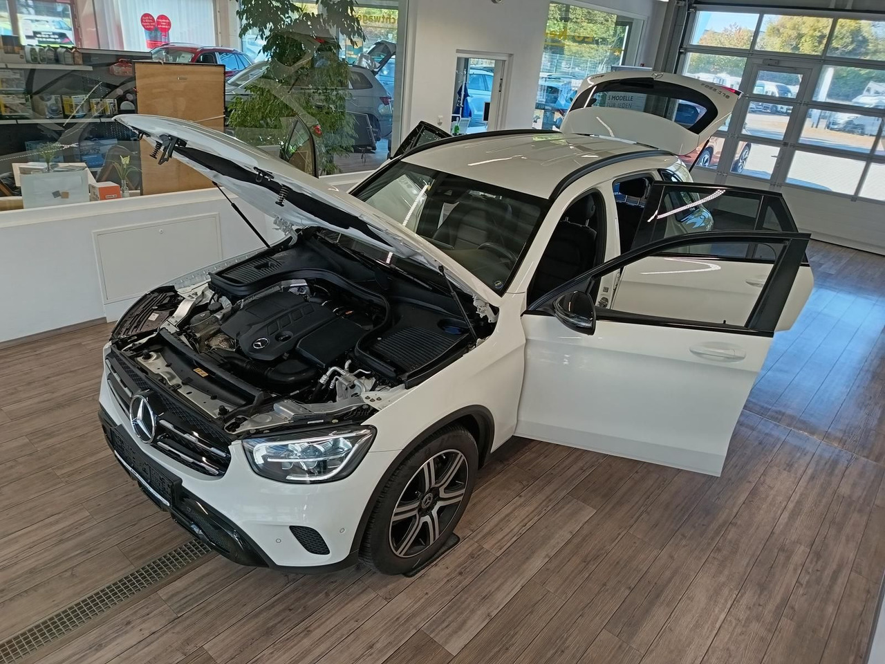 Mercedes-Benz GLC 220d AMG Line 4MATIC*AHK*NAVI*LED*R-KAM*DAB* - SUV : 사진 2 Mercedes-Benz GLC 220d AMG Line 4MATIC*AHK*NAVI*LED*R-KAM*DAB* - SUV : 사진 2