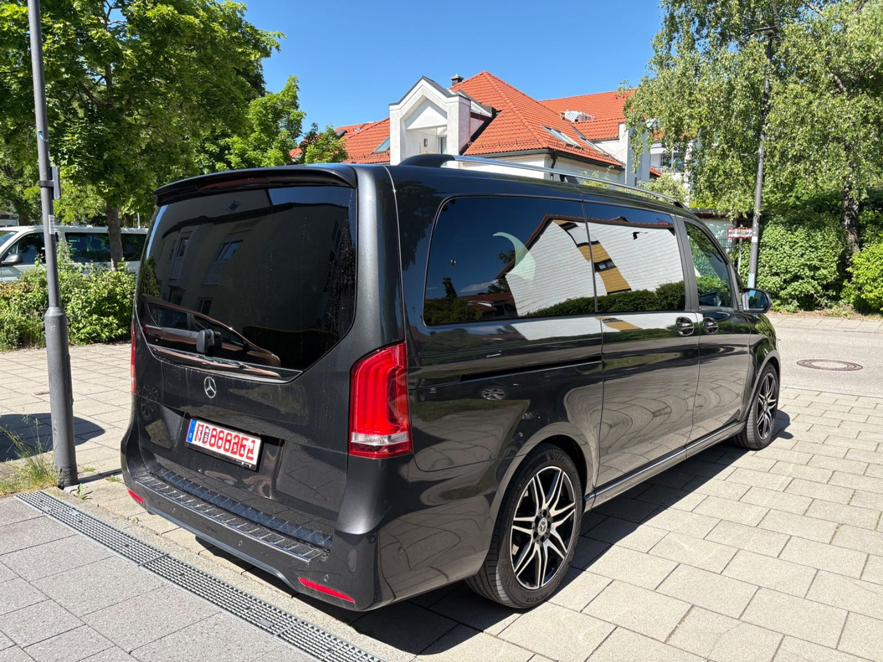 Mercedes-Benz V 300d 4M*AMG-Line*Exclusive*Luxus-Bus*Panorama* - 승합차 : 사진 4 Mercedes-Benz V 300d 4M*AMG-Line*Exclusive*Luxus-Bus*Panorama* - 승합차 : 사진 4