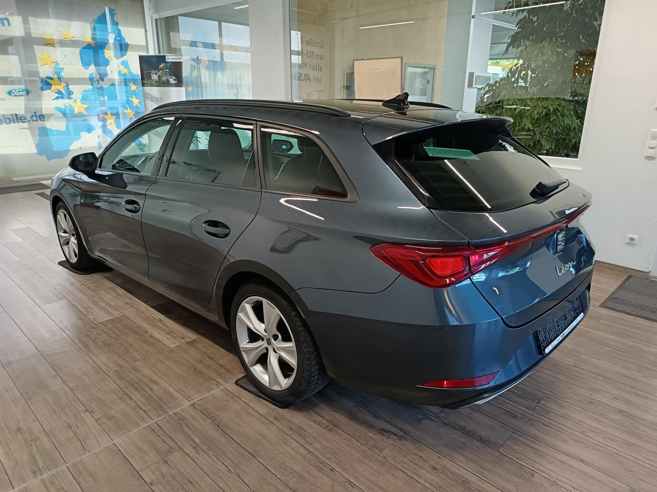 Seat Leon Sportstourer 1,5TSI FR*NAVI*LED*SOUND*R-KAM - 스테이션 왜건 : 사진 4 Seat Leon Sportstourer 1,5TSI FR*NAVI*LED*SOUND*R-KAM - 스테이션 왜건 : 사진 4