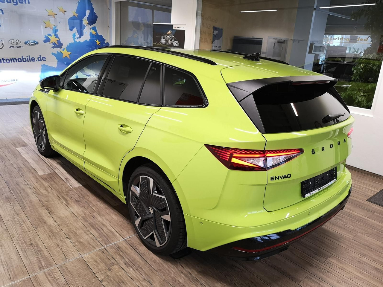 Skoda Enyaq iV RS 220 kW*PSD*AHK*virt.Pedal*360°Kamera - SUV : 사진 4 Skoda Enyaq iV RS 220 kW*PSD*AHK*virt.Pedal*360°Kamera - SUV : 사진 4
