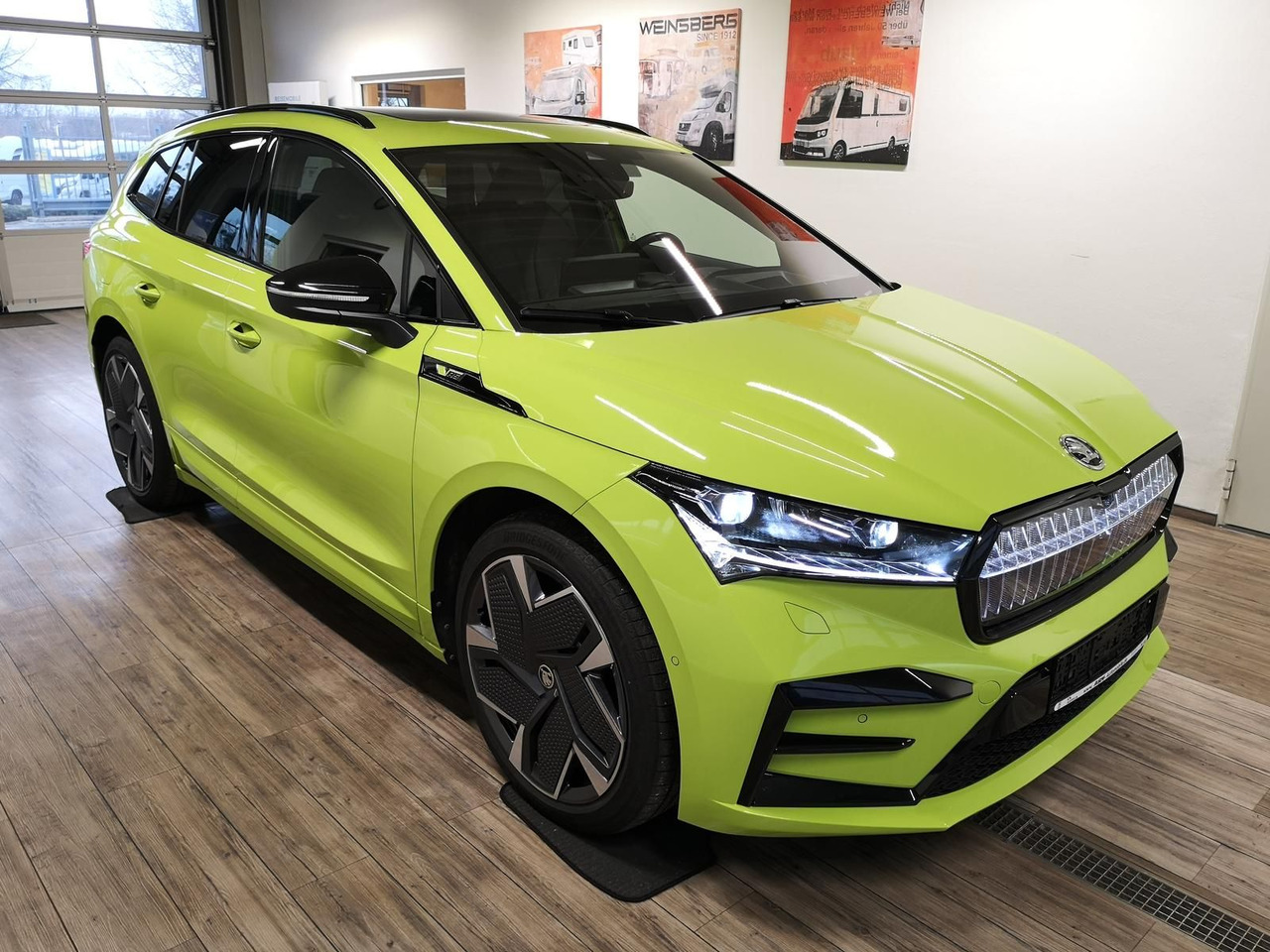 Skoda Enyaq iV RS 220 kW*PSD*AHK*virt.Pedal*360°Kamera - SUV : 사진 3 Skoda Enyaq iV RS 220 kW*PSD*AHK*virt.Pedal*360°Kamera - SUV : 사진 3