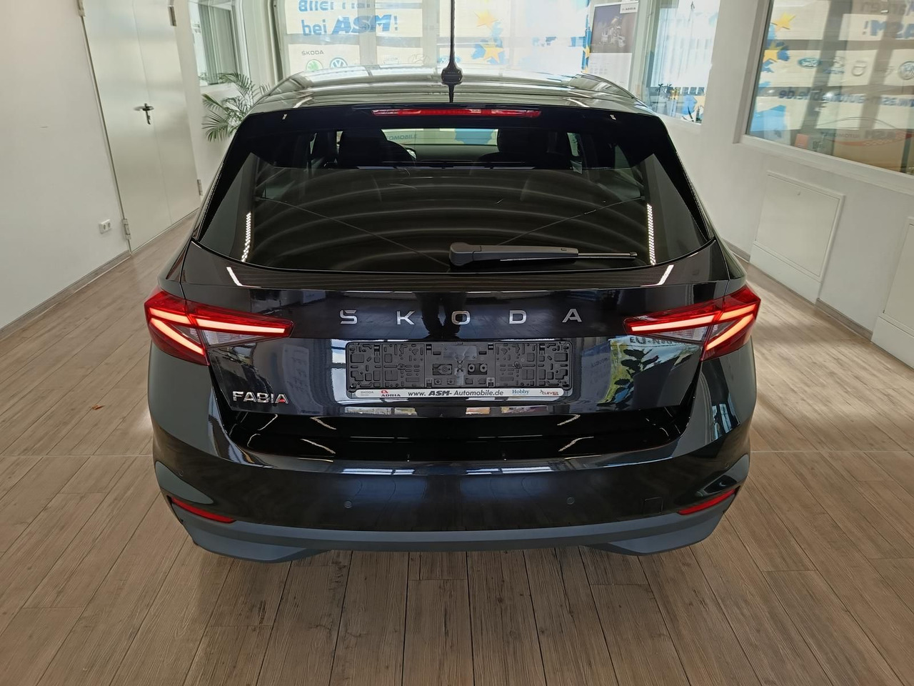 Skoda Fabia 130 Jahre 1,0TSI DSG*AHK-VORBER.*LED*R-KAM - 세단 : 사진 5 Skoda Fabia 130 Jahre 1,0TSI DSG*AHK-VORBER.*LED*R-KAM - 세단 : 사진 5