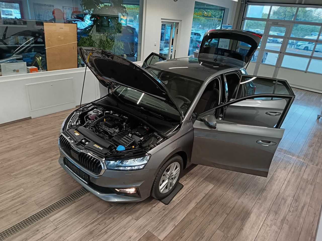 Skoda Fabia 30 Jahre DSG*VORBER.AHK*LED*R-KAM*TEMP*DAB - 세단 : 사진 2 Skoda Fabia 30 Jahre DSG*VORBER.AHK*LED*R-KAM*TEMP*DAB - 세단 : 사진 2