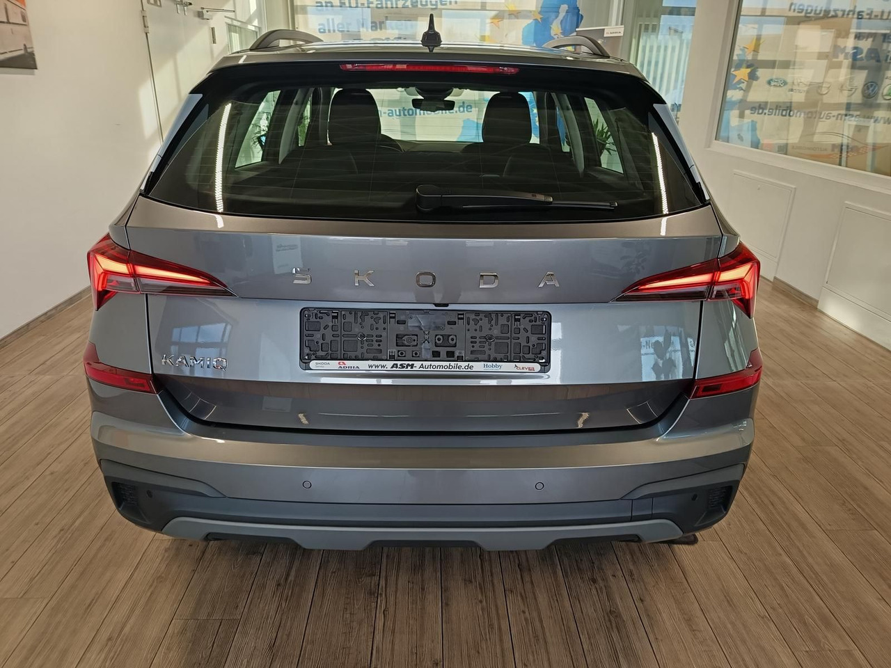 Skoda Kamiq 130 Jahre 1,5TSI DSG*AHK*ACC*LED*R-KAM*PDC - SUV : 사진 5 Skoda Kamiq 130 Jahre 1,5TSI DSG*AHK*ACC*LED*R-KAM*PDC - SUV : 사진 5