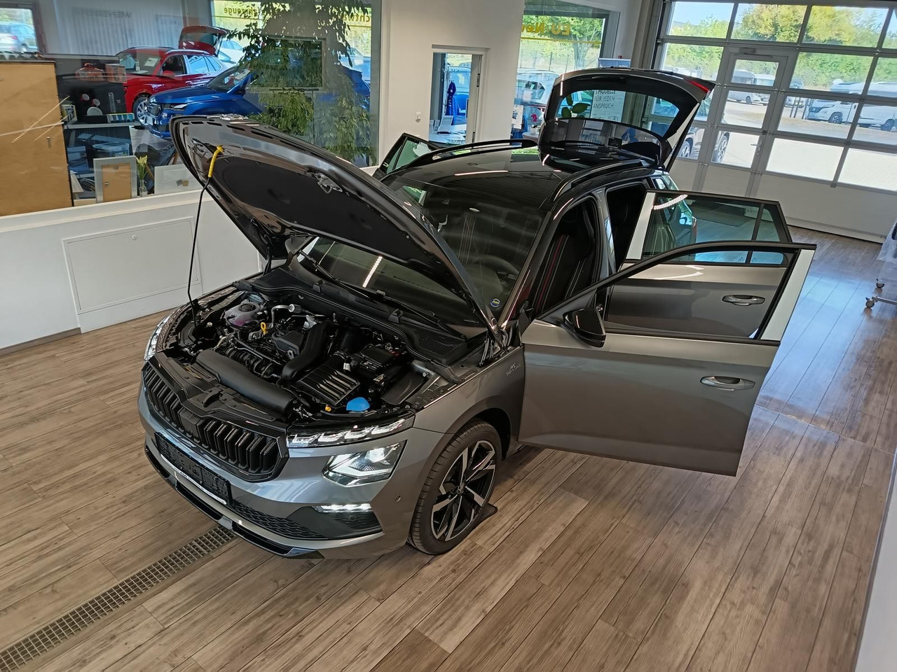 Skoda Kamiq Monte Carlo 1,5 TSI DSG*AHK*PANO*LED*ACC* - SUV : 사진 2 Skoda Kamiq Monte Carlo 1,5 TSI DSG*AHK*PANO*LED*ACC* - SUV : 사진 2