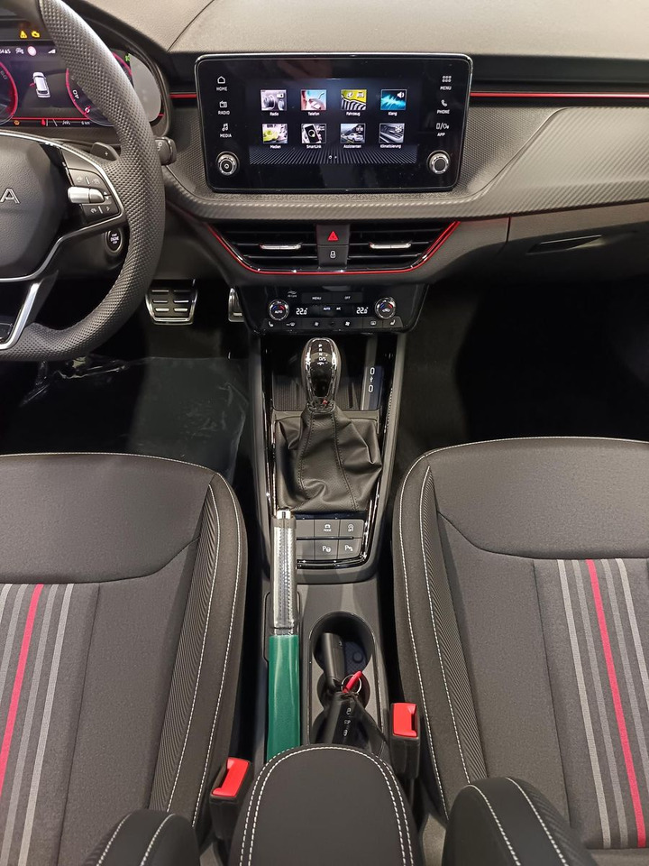 SUV Skoda Kamiq Monte Carlo 1,5 TSI DSG*AHK*PANO*LED*ACC* : 사진 10 SUV Skoda Kamiq Monte Carlo 1,5 TSI DSG*AHK*PANO*LED*ACC* : 사진 10