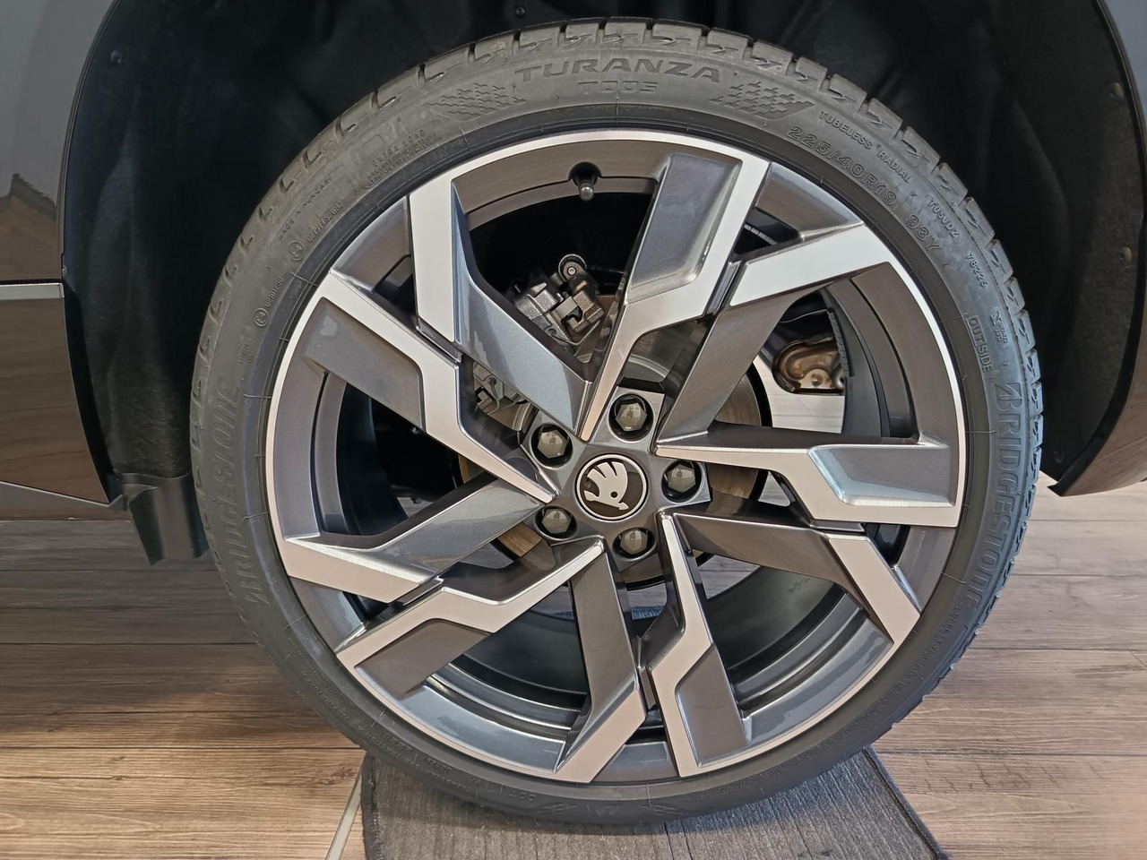 SUV Skoda Karoq Sportline 1,5 TSI DSG*AHK*PSD*STD.HZG*NAVI : 사진 25 SUV Skoda Karoq Sportline 1,5 TSI DSG*AHK*PSD*STD.HZG*NAVI : 사진 25