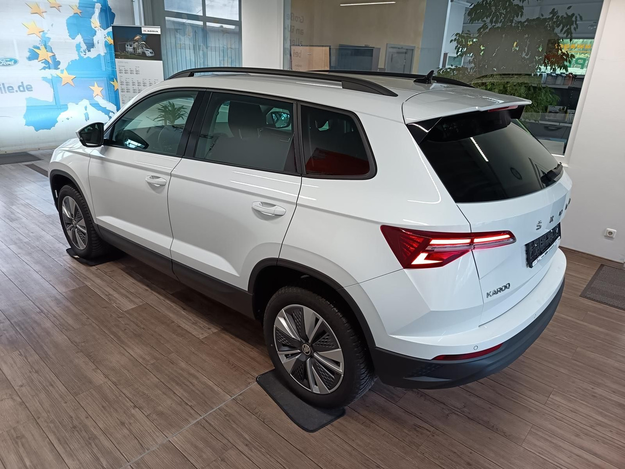 Skoda Karoq Style 1,5TSI DSG*AHK-VORBER*NAVI*LED*R-KAM - SUV : 사진 4 Skoda Karoq Style 1,5TSI DSG*AHK-VORBER*NAVI*LED*R-KAM - SUV : 사진 4