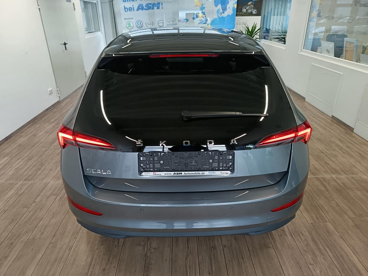 Skoda Scala Style 1,5 TSI DSG*PANO*LED*DAB*ALLWETTER* - 세단 : 사진 5 Skoda Scala Style 1,5 TSI DSG*PANO*LED*DAB*ALLWETTER* - 세단 : 사진 5