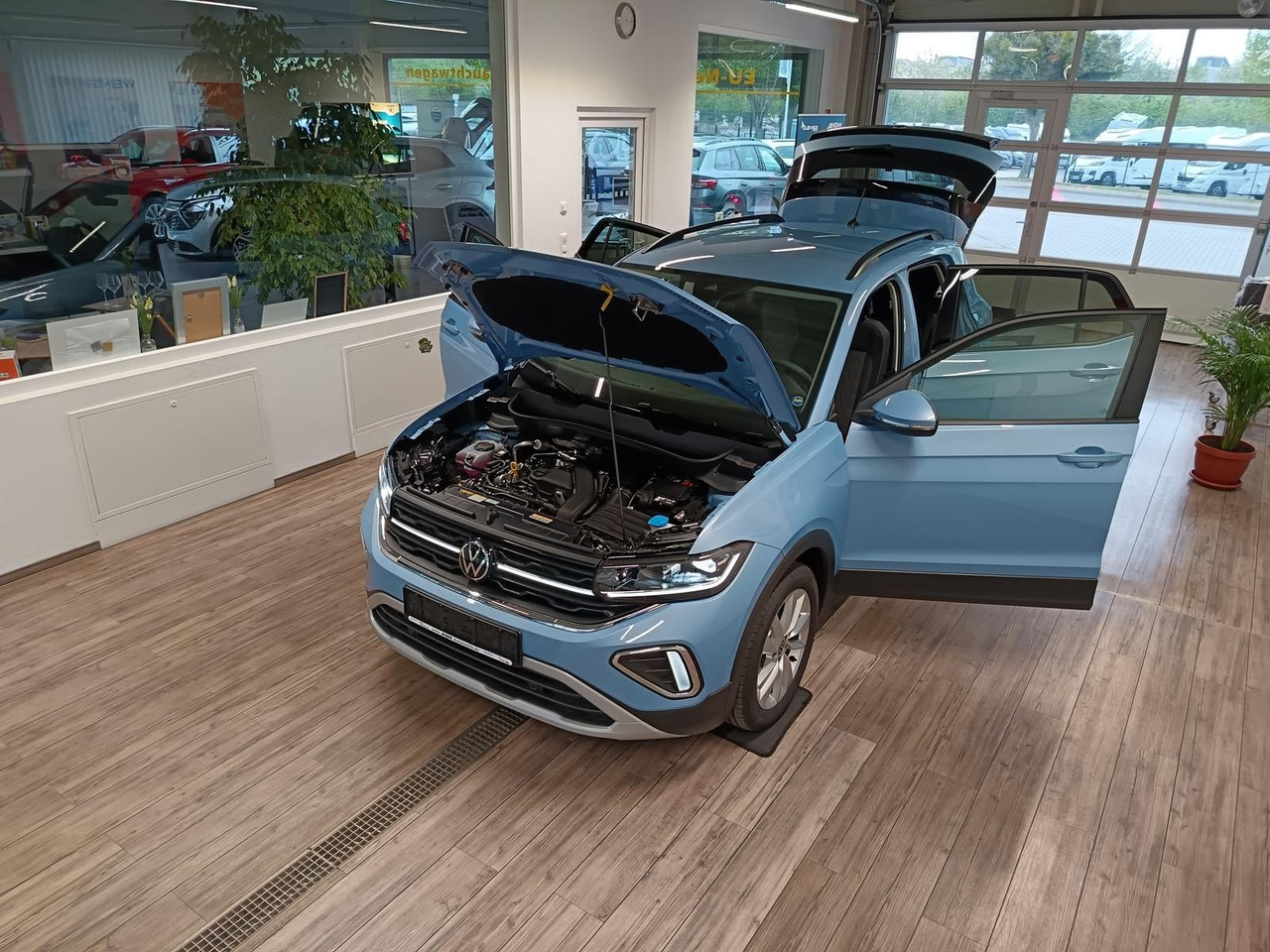 Volkswagen T-Cross Life 1.5 TSI DSG*AHK*MATRIX LED*ACC*SHZ* - SUV : 사진 2 Volkswagen T-Cross Life 1.5 TSI DSG*AHK*MATRIX LED*ACC*SHZ* - SUV : 사진 2