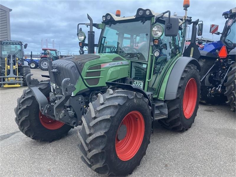 Fendt 211 Vario TMS - 장궤형 트랙터 : 사진 2 Fendt 211 Vario TMS - 장궤형 트랙터 : 사진 2