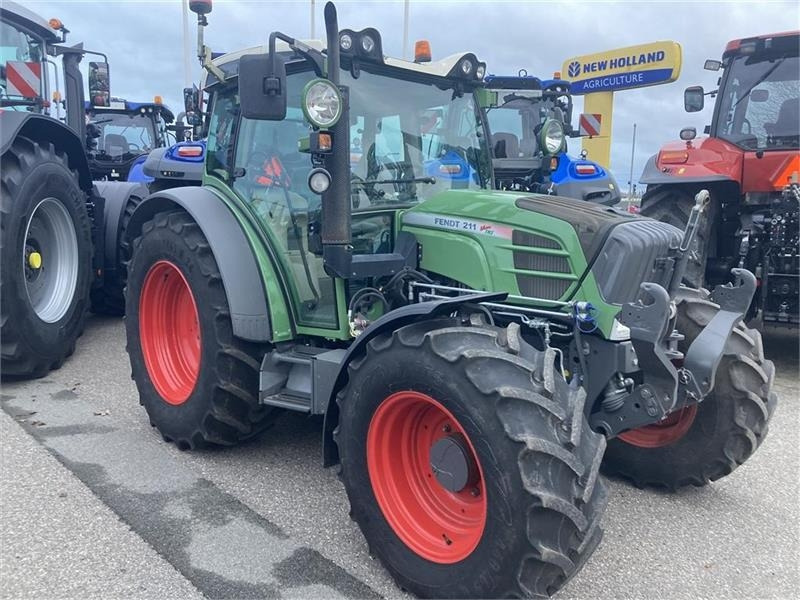 Fendt 211 Vario TMS - 장궤형 트랙터 : 사진 1 Fendt 211 Vario TMS - 장궤형 트랙터 : 사진 1