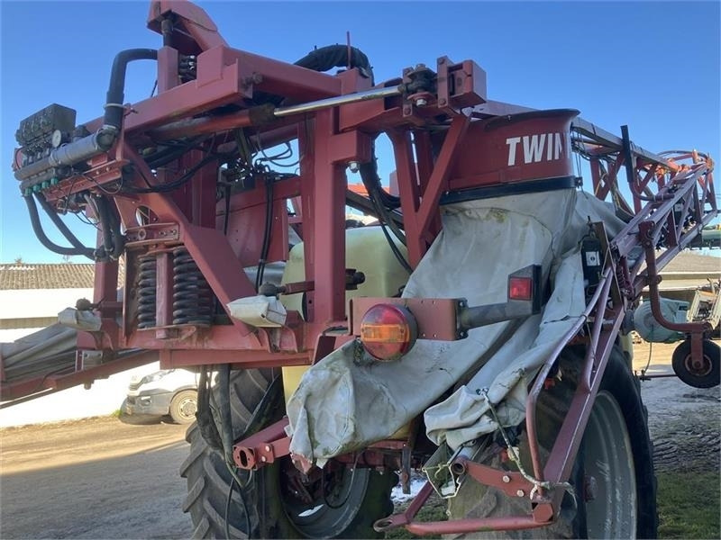 Hardi COMMANDER 4200 TWIN 28 m - 견인 스프레이 : 사진 3 Hardi COMMANDER 4200 TWIN 28 m - 견인 스프레이 : 사진 3