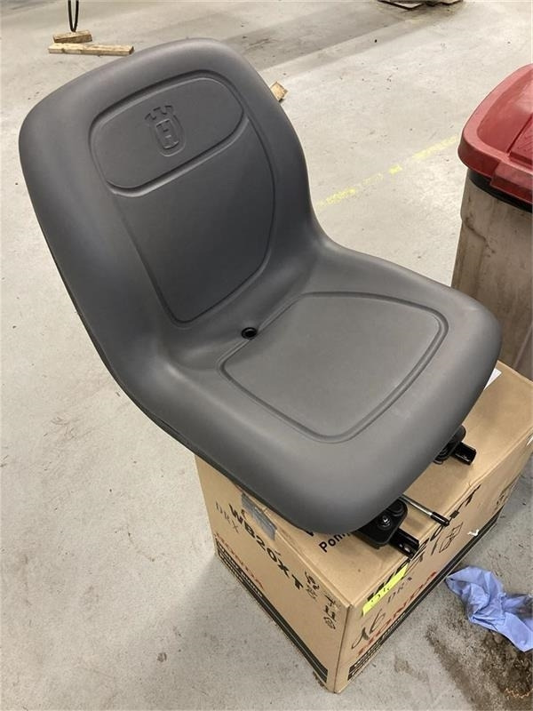 Husqvarna P524X Efi Sæde - Fabriksnyt 591352601 - 정원 모어 : 사진 1 Husqvarna P524X Efi Sæde - Fabriksnyt 591352601 - 정원 모어 : 사진 1