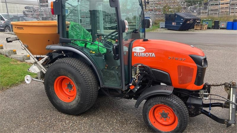 Kubota STW37 Kompakttraktor - 지자체 트랙터 : 사진 2 Kubota STW37 Kompakttraktor - 지자체 트랙터 : 사진 2