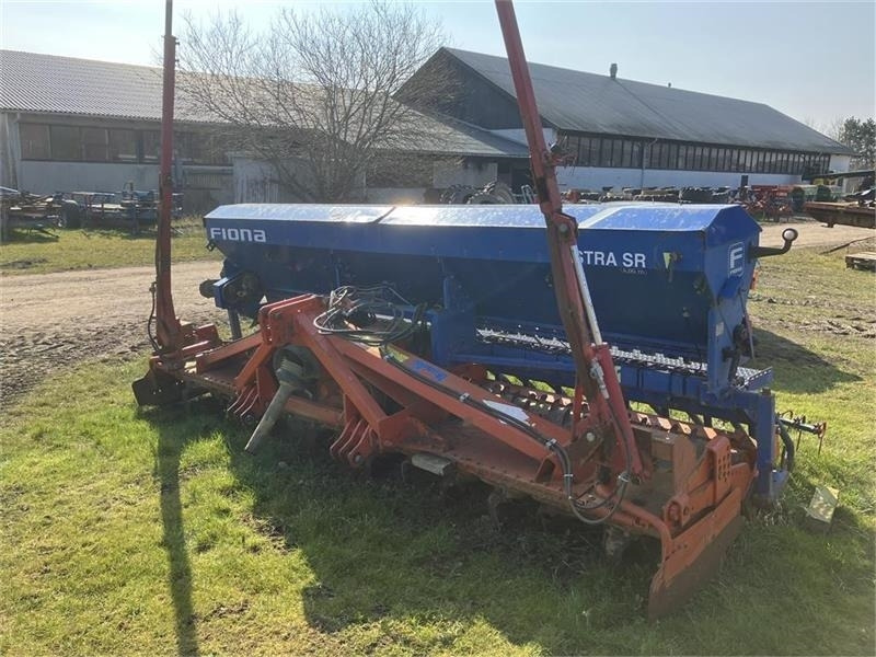 Kuhn HR 4002 Med Fiona Astra SR - 콤바인 : 사진 1 Kuhn HR 4002 Med Fiona Astra SR - 콤바인 : 사진 1