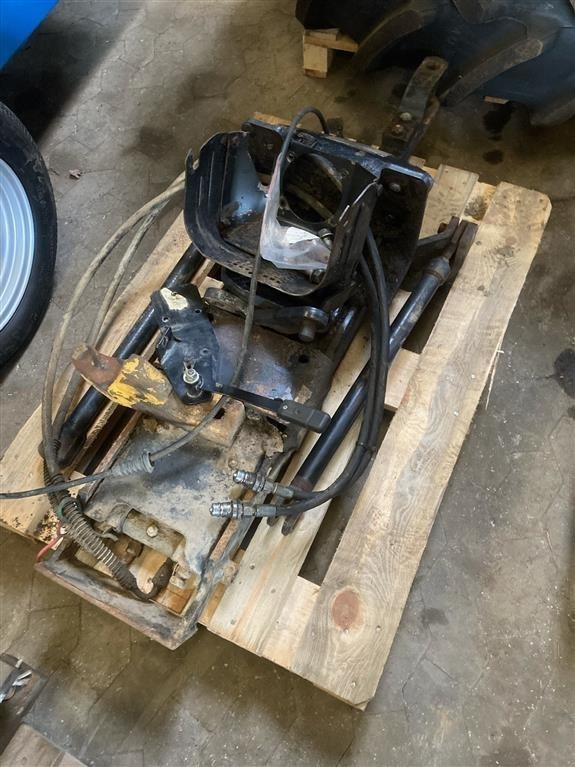 New Holland T7030 Hitchtræk - 예비 부속 농업용 기계 용 : 사진 1 New Holland T7030 Hitchtræk - 예비 부속 농업용 기계 용 : 사진 1