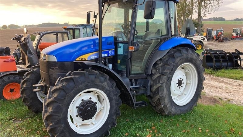 New Holland TD90D - 장궤형 트랙터 : 사진 1 New Holland TD90D - 장궤형 트랙터 : 사진 1
