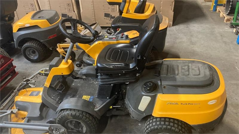 Stiga Park Pro 540IX 4WD 125 Combi Pro el. - 정원 모어 : 사진 1 Stiga Park Pro 540IX 4WD 125 Combi Pro el. - 정원 모어 : 사진 1