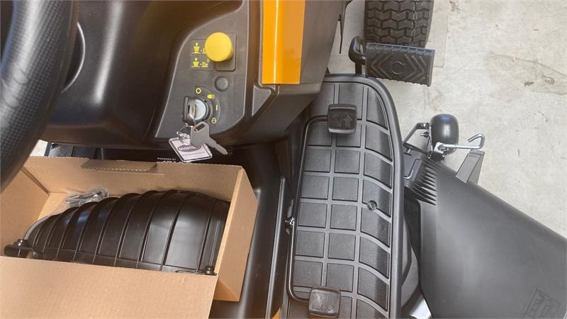 Stiga Tornado 5108 - 지자체 트랙터 : 사진 4 Stiga Tornado 5108 - 지자체 트랙터 : 사진 4