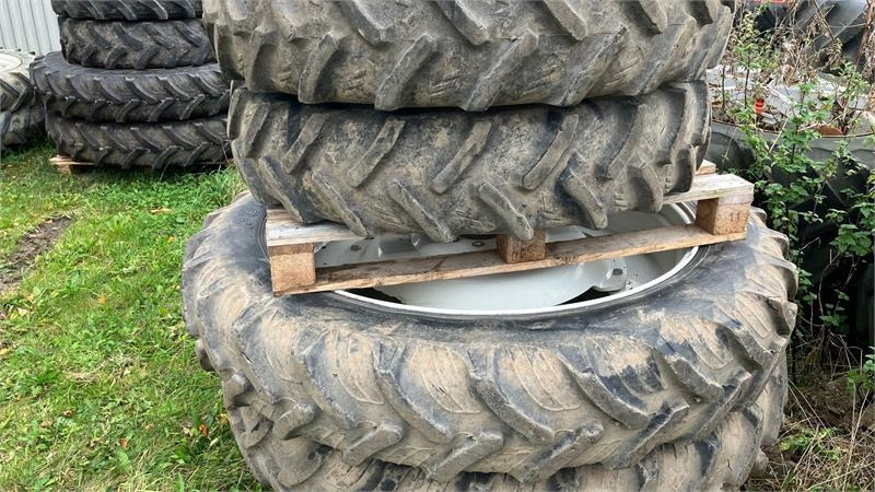 Taurus 270/95R32 - 300/95R46 - 타이어 농업용 기계 용 : 사진 1 Taurus 270/95R32 - 300/95R46 - 타이어 농업용 기계 용 : 사진 1