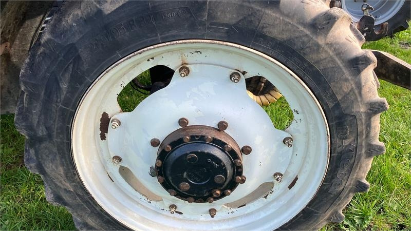 Taurus 270/95R32 - 300/95R46 - 타이어 농업용 기계 용 : 사진 5 Taurus 270/95R32 - 300/95R46 - 타이어 농업용 기계 용 : 사진 5