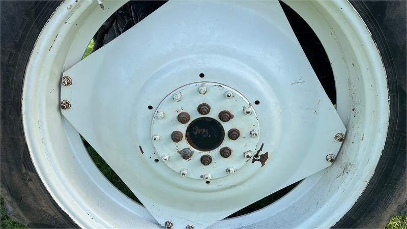 Taurus 270/95R32 - 300/95R46 - 타이어 농업용 기계 용 : 사진 2 Taurus 270/95R32 - 300/95R46 - 타이어 농업용 기계 용 : 사진 2