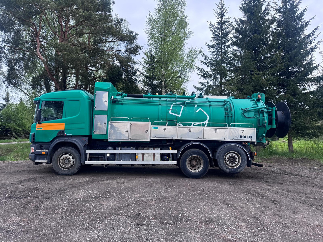 SCANIA P114 - 진공 흡입 트럭 : 사진 2 SCANIA P114 - 진공 흡입 트럭 : 사진 2