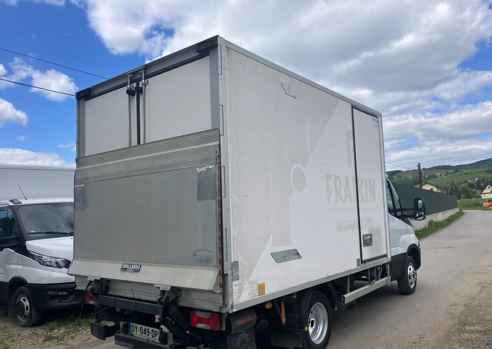 Iveco Daily 35C15 chłodnia 6 palet winda - 냉동 밴 : 사진 3 Iveco Daily 35C15 chłodnia 6 palet winda - 냉동 밴 : 사진 3