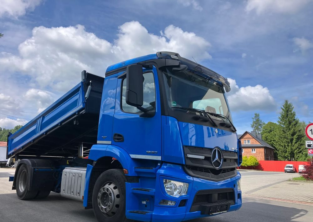 Mercedes-Benz ANTOS 1830 solidny kiper wywrotka blokada mostu - 덤프트럭 : 사진 2 Mercedes-Benz ANTOS 1830 solidny kiper wywrotka blokada mostu - 덤프트럭 : 사진 2
