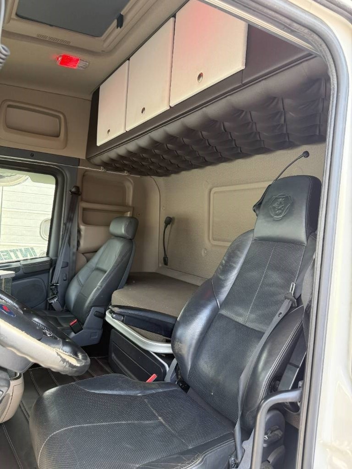 Scania R520LB8X4*4HNB - 후크 리프트 트럭 : 사진 2 Scania R520LB8X4*4HNB - 후크 리프트 트럭 : 사진 2