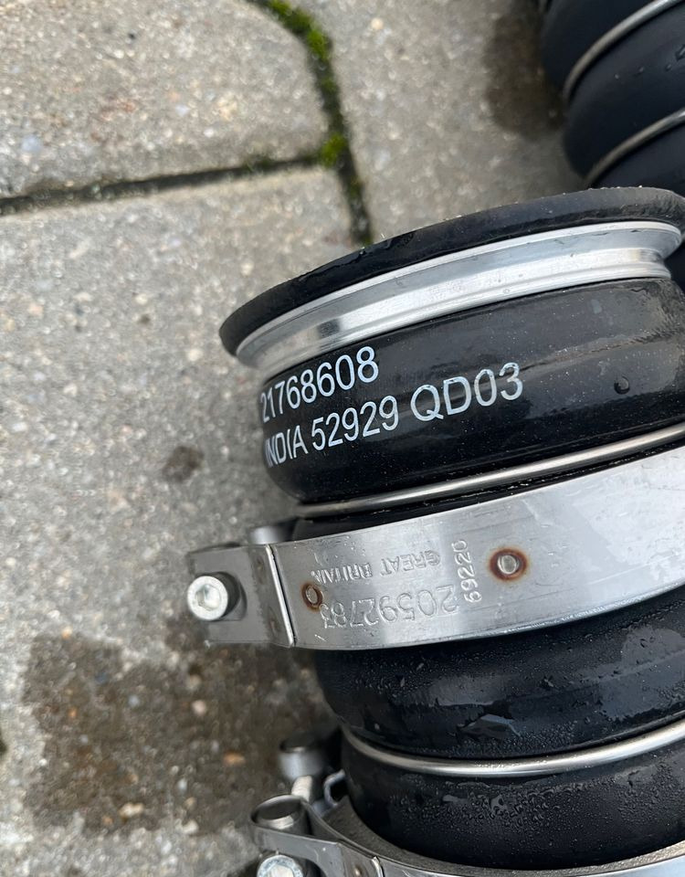 Guma chłodnicy Volvo FH5 Aero łącznik jak NOWA - 냉각 시스템 트럭 용 : 사진 3 Guma chłodnicy Volvo FH5 Aero łącznik jak NOWA - 냉각 시스템 트럭 용 : 사진 3