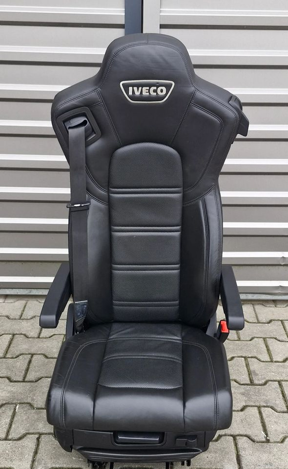 IVECO STRALIS S WAY FOTEL PASAŻERA - 운전실 및 내부 : 사진 1 IVECO STRALIS S WAY FOTEL PASAŻERA - 운전실 및 내부 : 사진 1