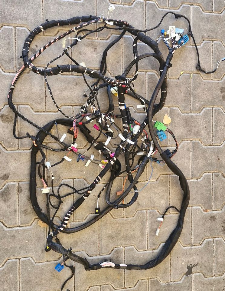 MAN TG3 TGX WIĄZKA INSTALACJA KONSOLI PÓŁKI GÓRNEJ - 전기 설비 : 사진 1 MAN TG3 TGX WIĄZKA INSTALACJA KONSOLI PÓŁKI GÓRNEJ - 전기 설비 : 사진 1