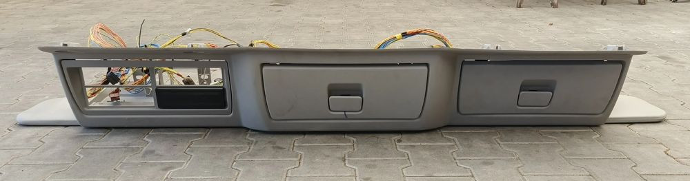 VOLVO FL KONSOLA PÓŁKA GÓRNA - 운전실 및 내부 트럭 용 : 사진 1 VOLVO FL KONSOLA PÓŁKA GÓRNA - 운전실 및 내부 트럭 용 : 사진 1