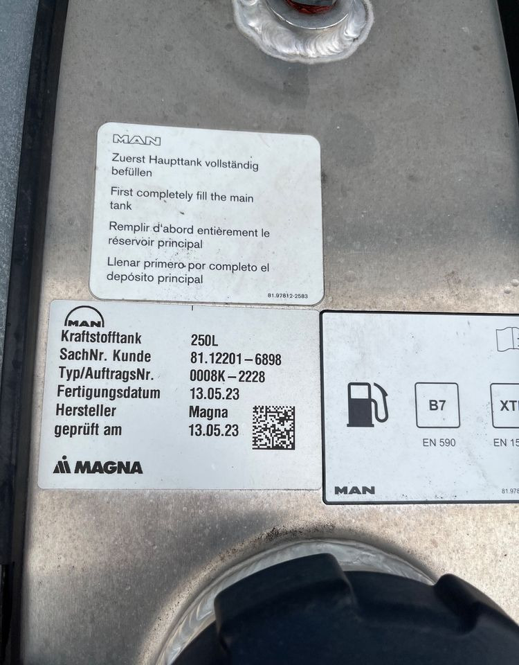 Zbiornik paliwa MAN TGX TGS 250 litrów kompletny - 연료 시스템 트럭 용 : 사진 4 Zbiornik paliwa MAN TGX TGS 250 litrów kompletny - 연료 시스템 트럭 용 : 사진 4