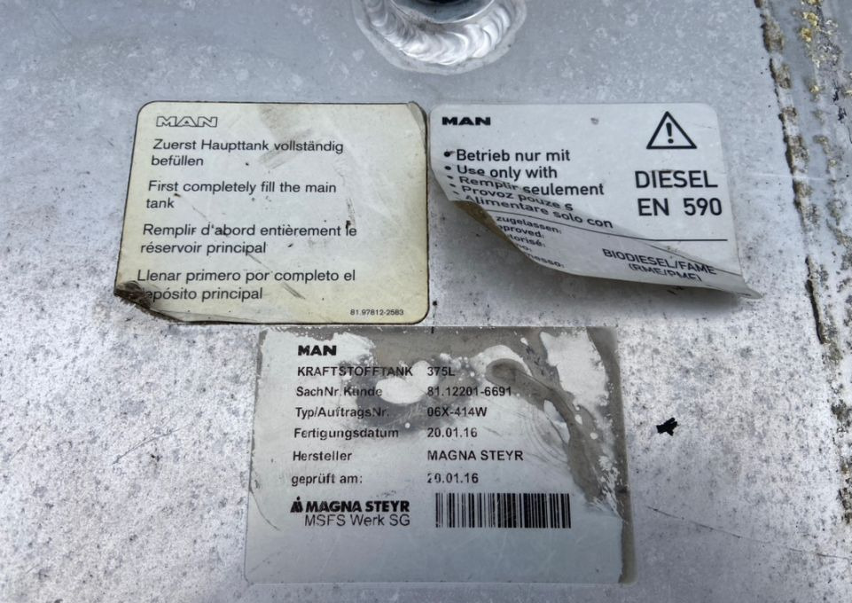 Zbiornik paliwa MAN TGX TGS 375 litrów bak - 연료 탱크 트럭 용 : 사진 4 Zbiornik paliwa MAN TGX TGS 375 litrów bak - 연료 탱크 트럭 용 : 사진 4