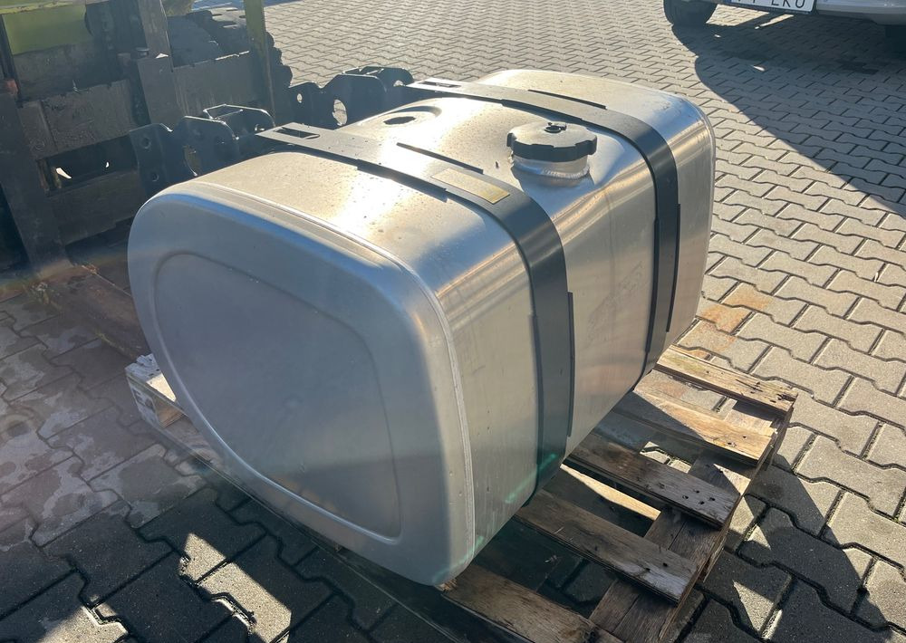 Zbiornik paliwa Volvo FH FM Renault 255 L low deck megi bak - 연료 시스템 트럭 용 : 사진 5 Zbiornik paliwa Volvo FH FM Renault 255 L low deck megi bak - 연료 시스템 트럭 용 : 사진 5