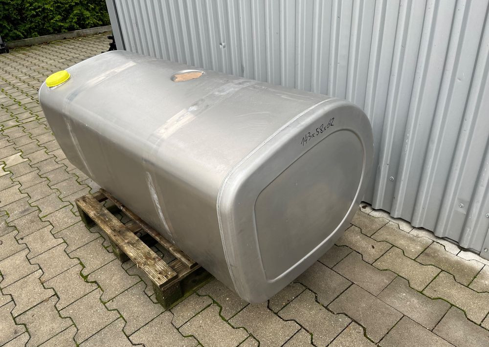 Zbiornik paliwa Volvo FH FM Renault 445 litrów bak low deck - 연료 시스템 트럭 용 : 사진 2 Zbiornik paliwa Volvo FH FM Renault 445 litrów bak low deck - 연료 시스템 트럭 용 : 사진 2