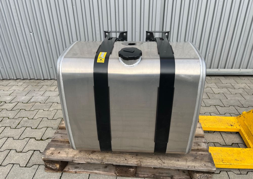 Zbiornik paliwa Volvo FH Renault 330 litrów bak jak nowy - 연료 시스템 트럭 용 : 사진 1 Zbiornik paliwa Volvo FH Renault 330 litrów bak jak nowy - 연료 시스템 트럭 용 : 사진 1