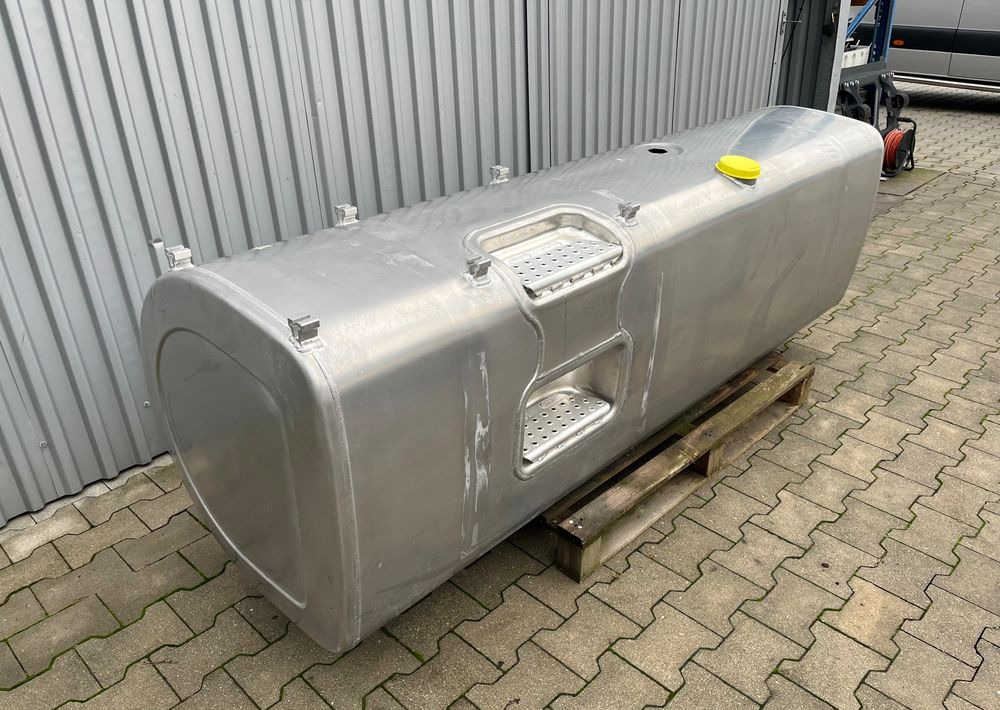 Zbiornik paliwa Volvo FH Renault 900 litrów bak jak nowy - 연료 시스템 트럭 용 : 사진 3 Zbiornik paliwa Volvo FH Renault 900 litrów bak jak nowy - 연료 시스템 트럭 용 : 사진 3