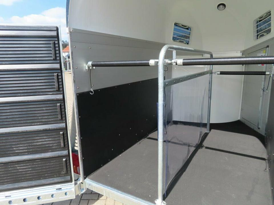 Böckmann Pferdeanhänger Champion Esprit Flügeltür Sattelkammer - 말 트레일러 : 사진 5 Böckmann Pferdeanhänger Champion Esprit Flügeltür Sattelkammer - 말 트레일러 : 사진 5