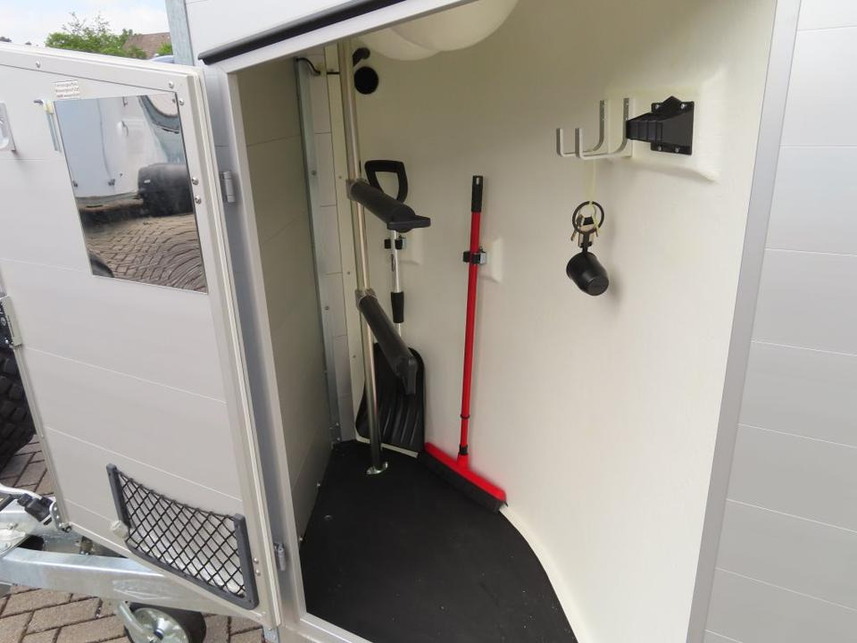 Böckmann Pferdeanhänger Champion Esprit ISY Sattelkammer 100km/h - 말 트레일러 : 사진 4 Böckmann Pferdeanhänger Champion Esprit ISY Sattelkammer 100km/h - 말 트레일러 : 사진 4