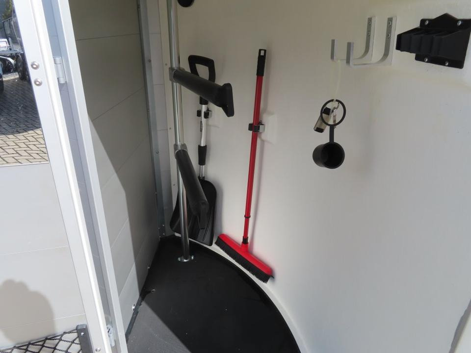 Böckmann Pferdeanhänger Champion Esprit ISY Sattelkammer 100km/h - 말 트레일러 : 사진 5 Böckmann Pferdeanhänger Champion Esprit ISY Sattelkammer 100km/h - 말 트레일러 : 사진 5